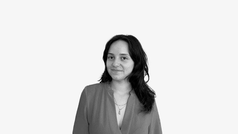Camila_Fondo-gris