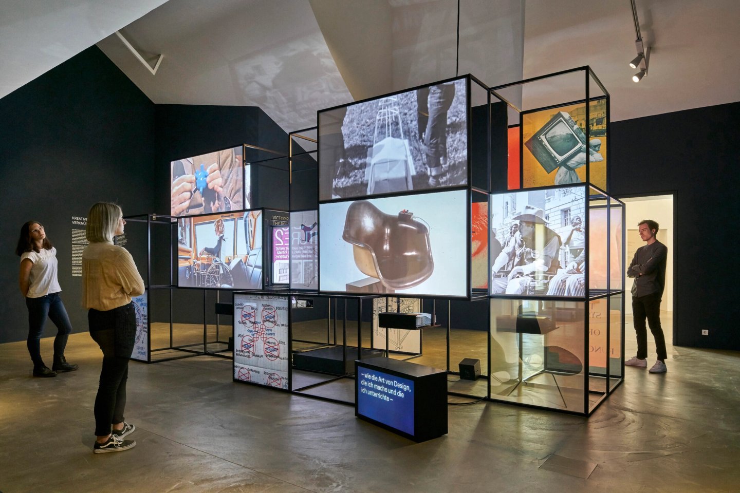 06_VDM_Papanek_Installation-view-scaled