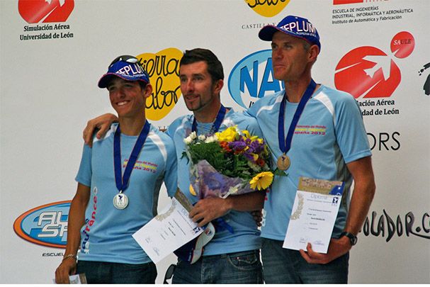 Pilotos de Ozone ganan en el Mundial 2012