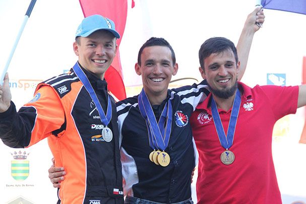 Alex Mateos Con il Viper 4 vince 3 medaglie d'oro agli Europei di Slalom