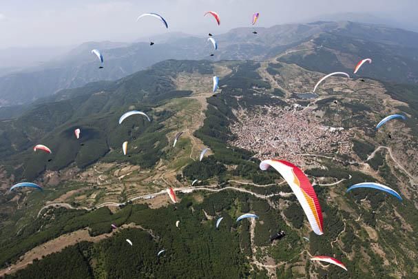 Pilotos Ozone arrasan en la PWC de Macedonia