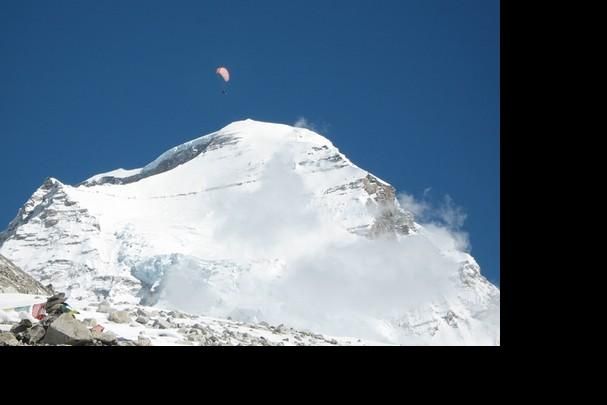 Ermanno Pedroncelli launches from 7000m on Cho Oyu with his Geo