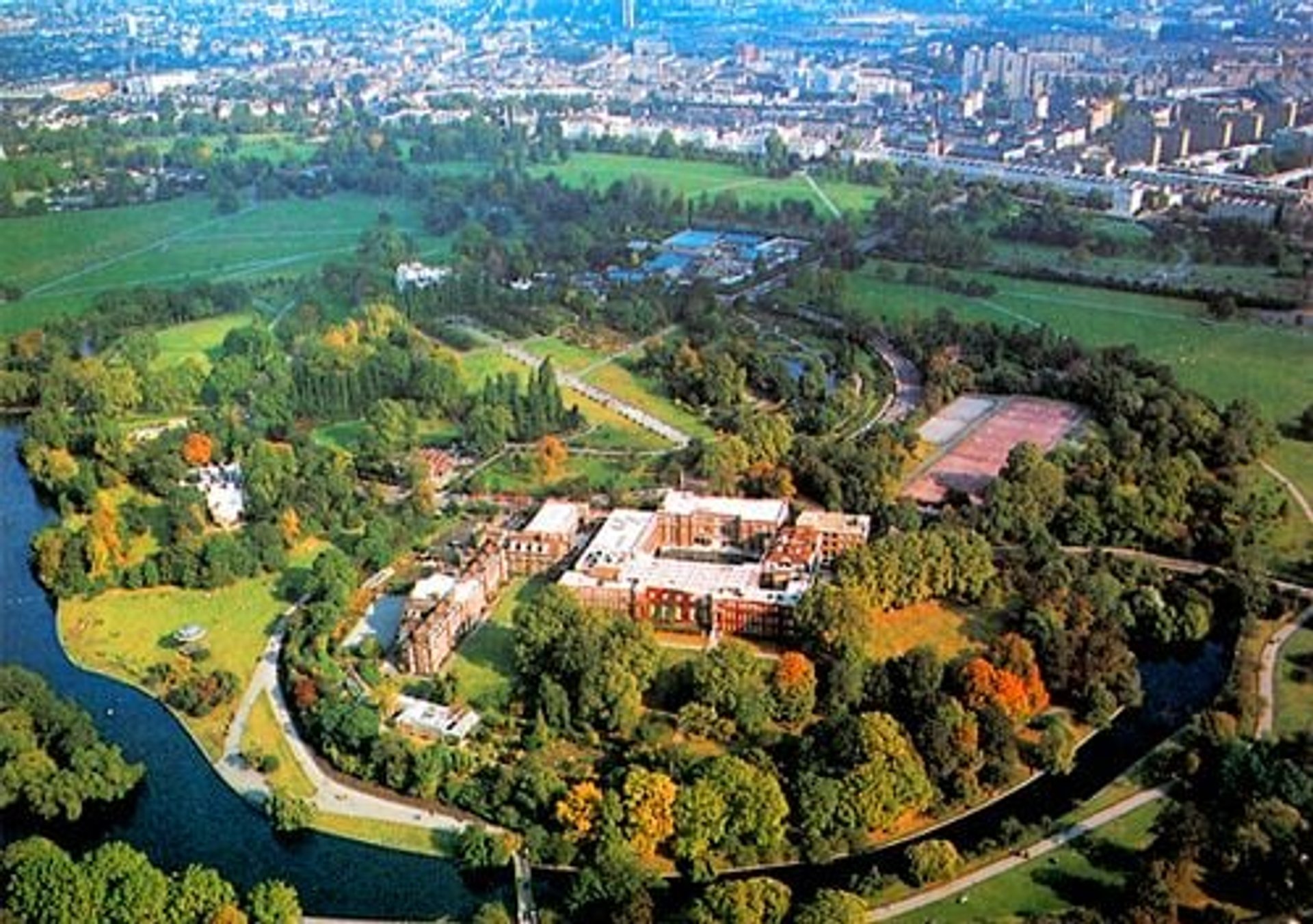 Regent's University London campus buildings