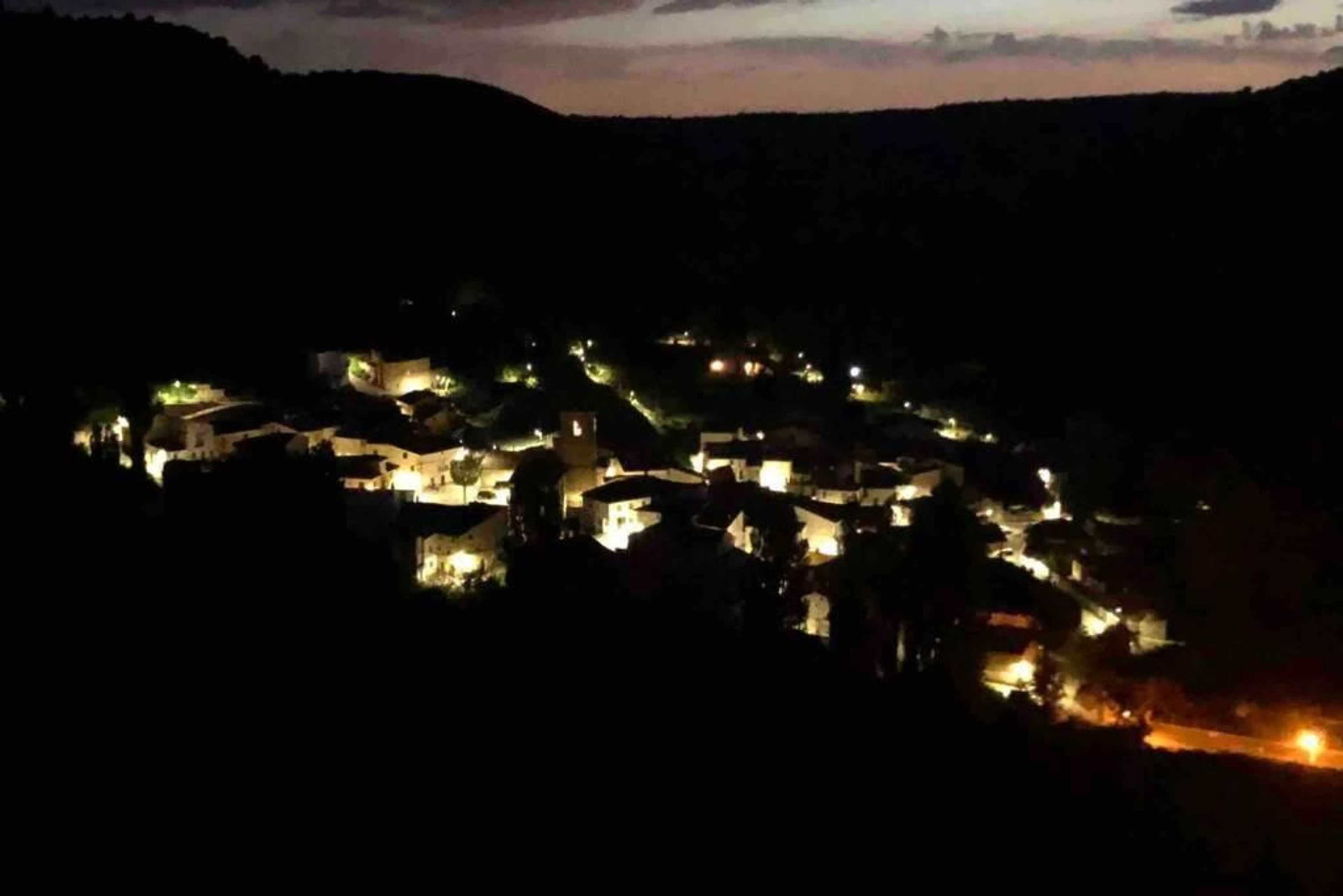 Irueste iluminado al anochecer