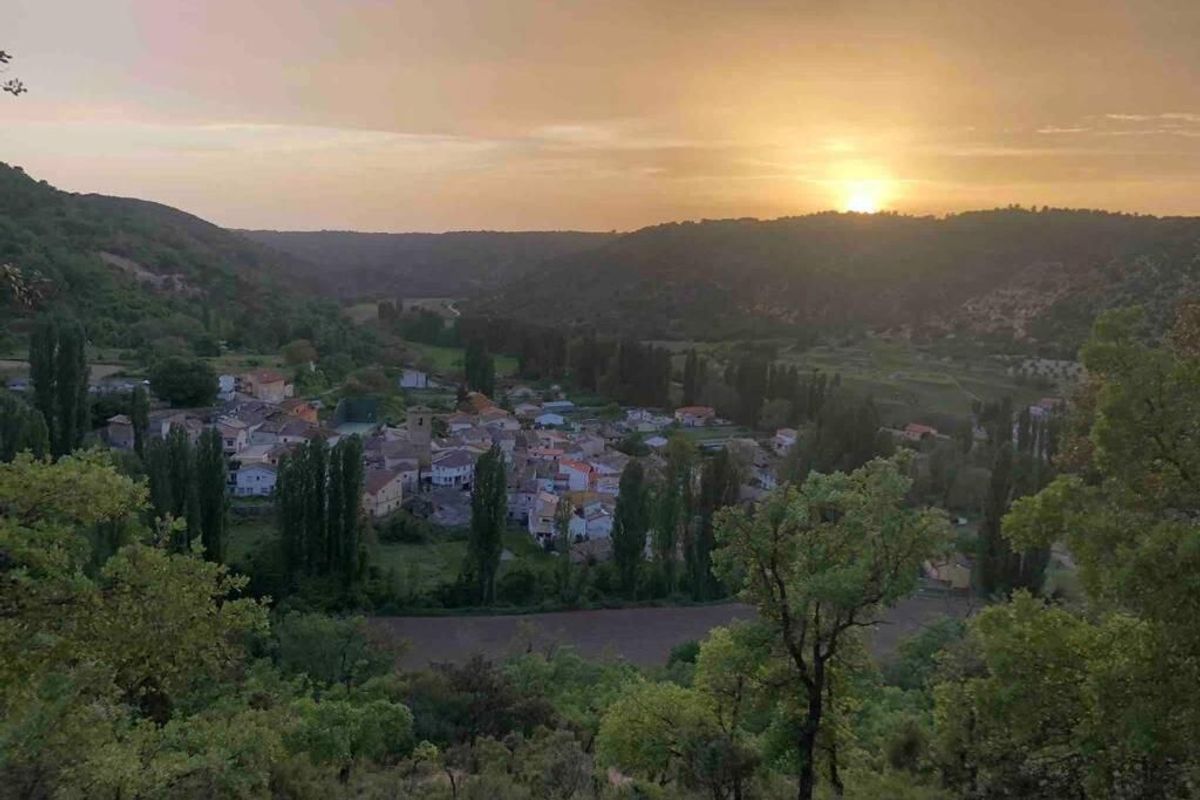 El pueblo y entorno