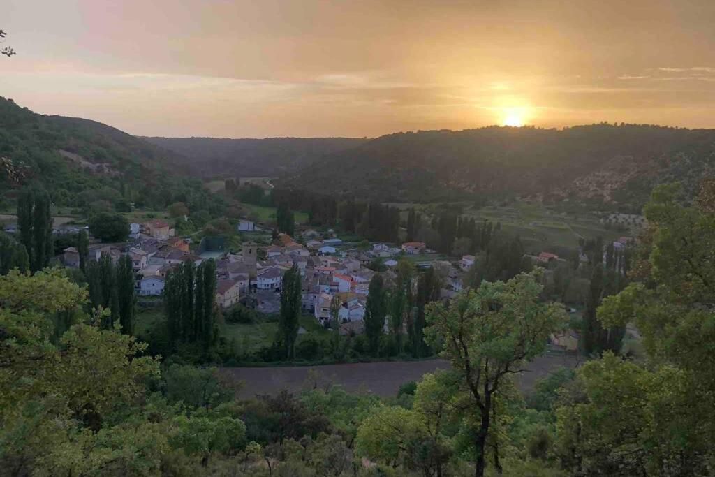 El pueblo y entorno