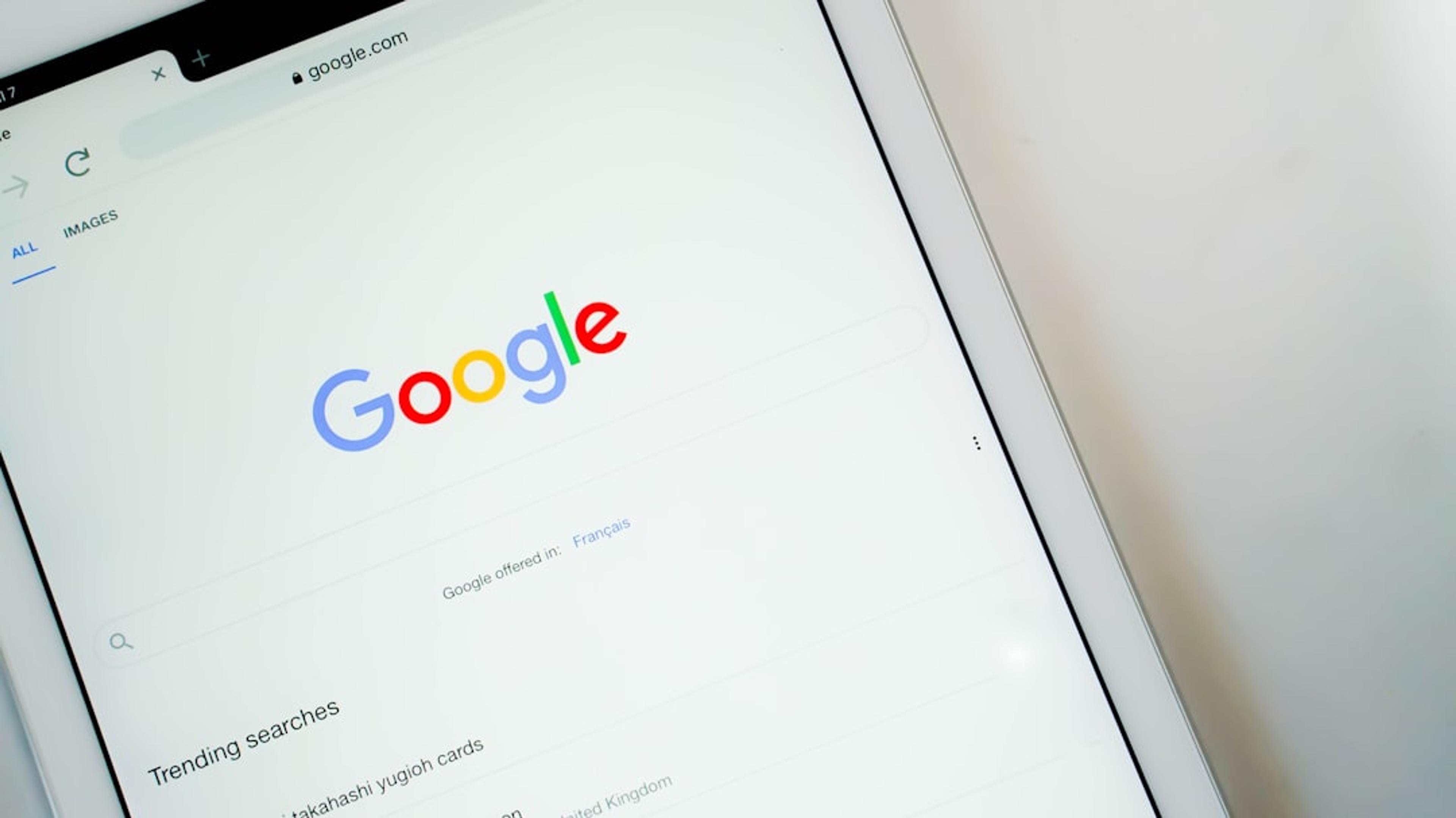 Google AI Mode vs AI Overviews: What Changes for Rankings and Citations — cover illustration