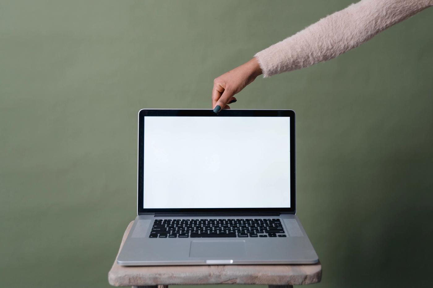 Shopify theme with product upsells in the cart drawer