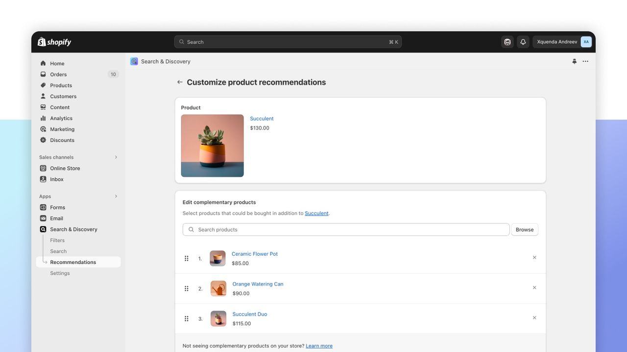 Application Search & Discovery dans l'admin Shopify : l'écran « Customize product recommendations » d'une plante grasse, avec un pot en céramique, un arrosoir et une seconde plante définis comme produits complémentaires