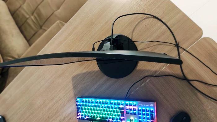 Monitor 27 Samsung - Vista Superior Tela Curva