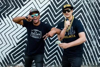 dois rappers cantando