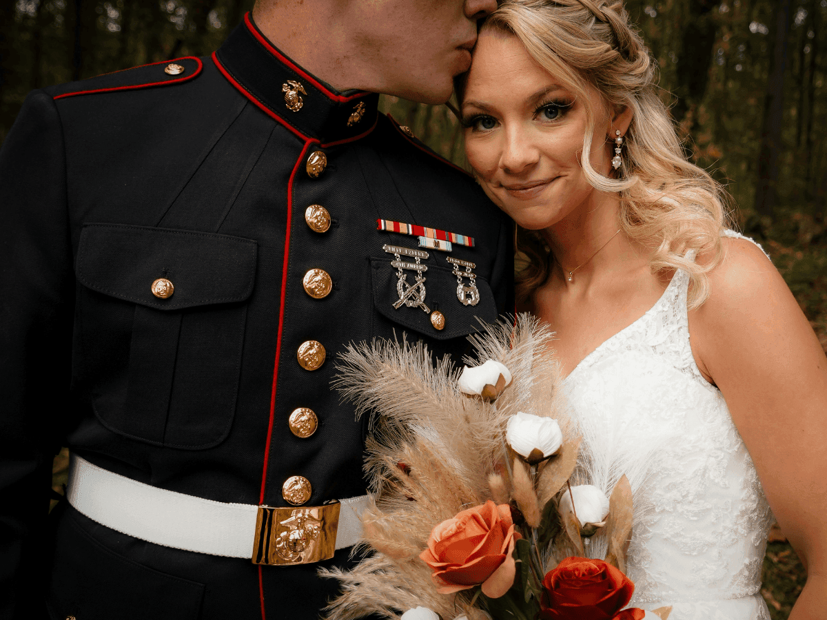 Featured illustration for SonderMind article: A Guide to Therapy for Military Spouses