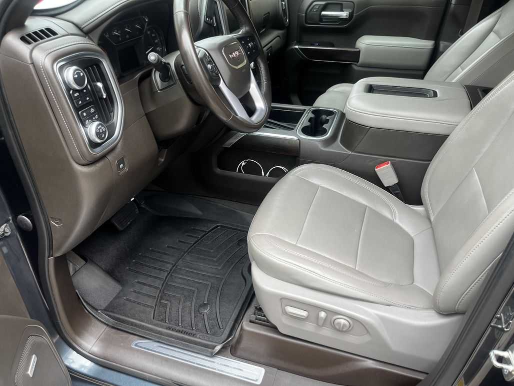'19 GMC Sierra - Spotless Interior