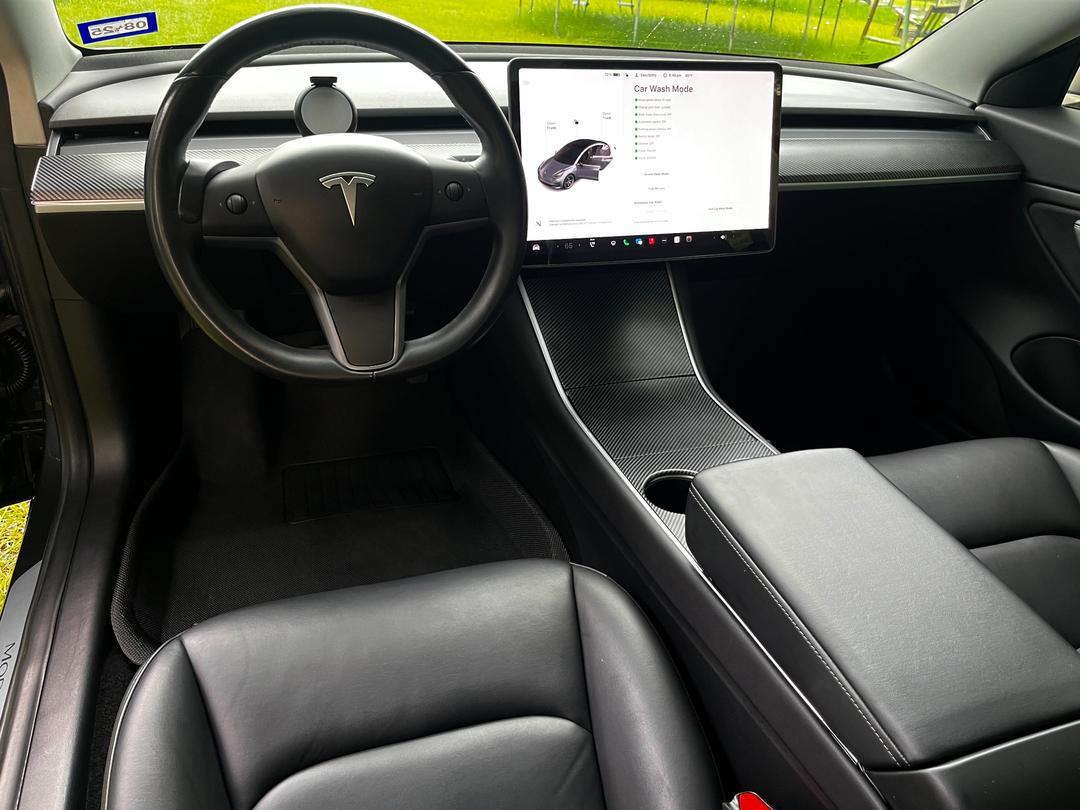 Tesla - Cockpit Clean