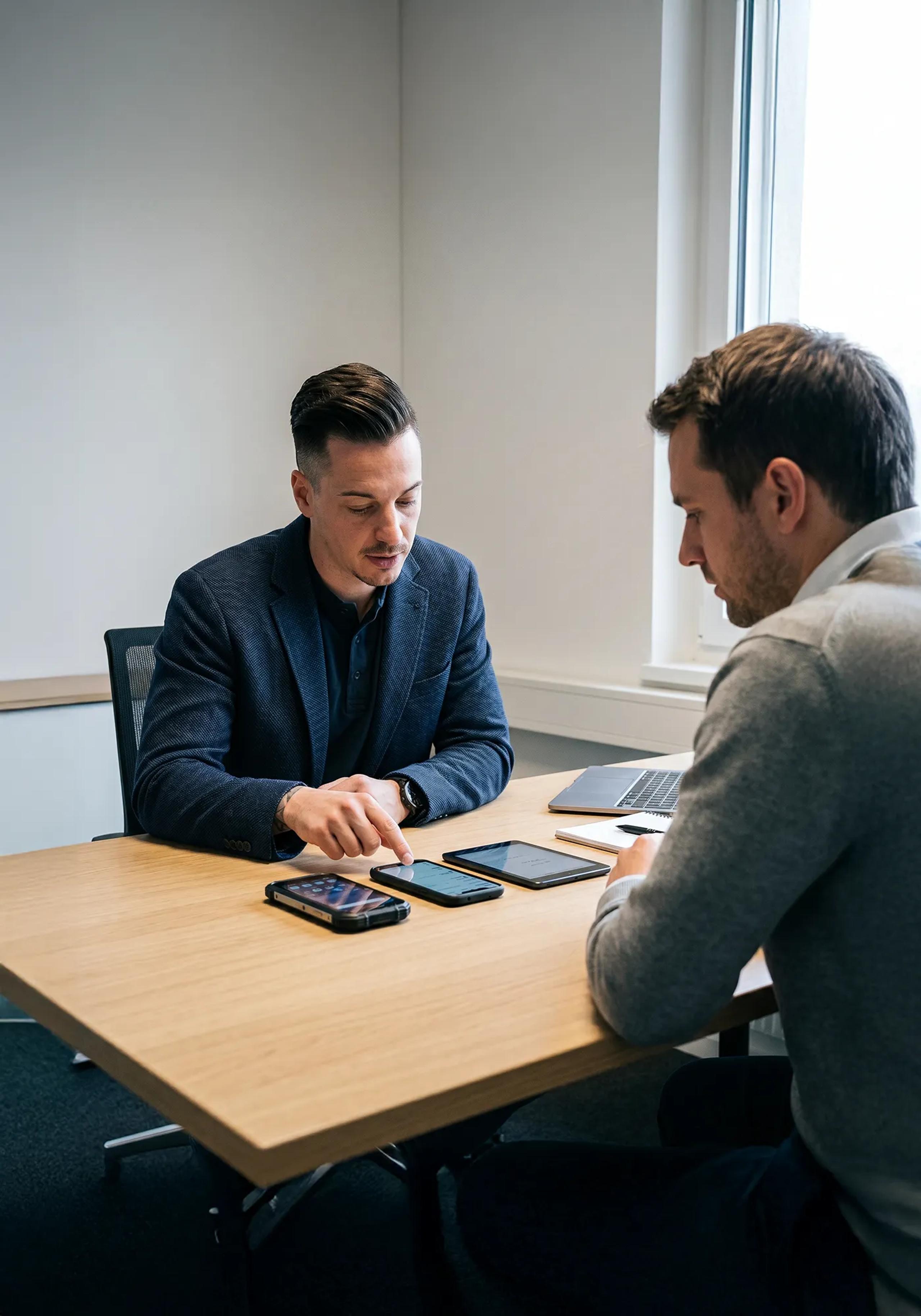 Verschiedene Business-Smartphones und Tablets für den Unternehmenseinsatz