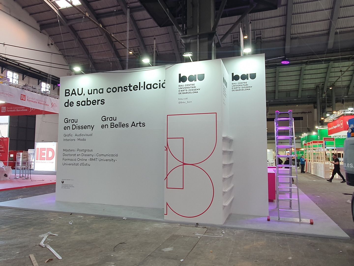 Side view with large linear graphics. BAU, Saló de l’Ensenyament 2024, Barcelona.