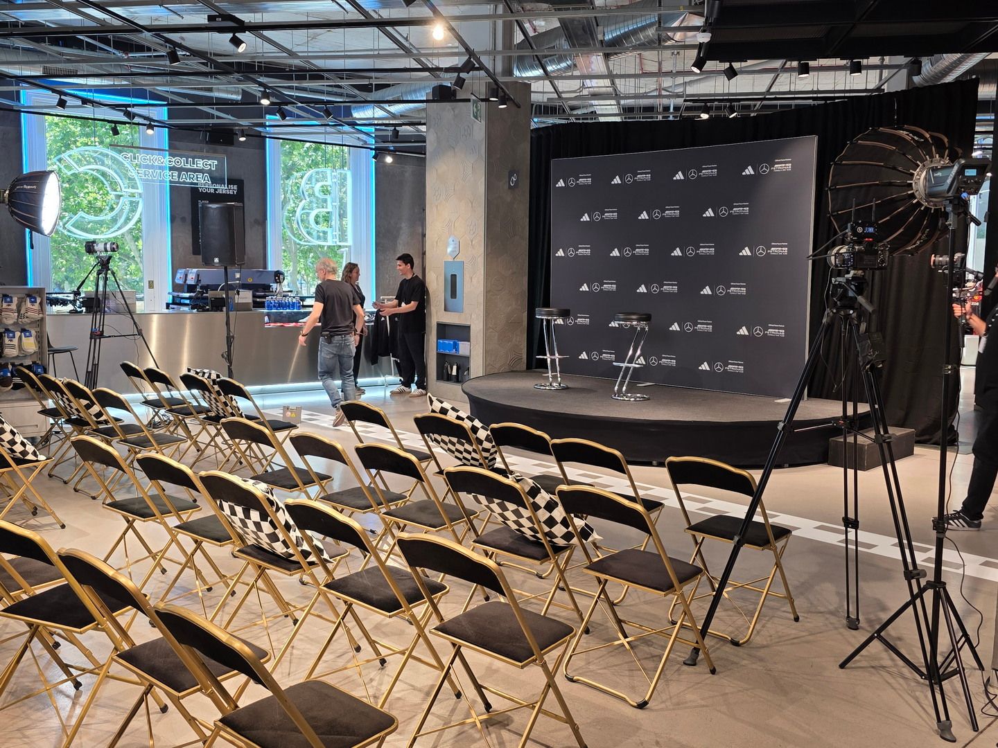 Evento de Adidas y Mercedes-AMG PETRONAS Formula 1 Team en Barcelona antes del GP de España 2025