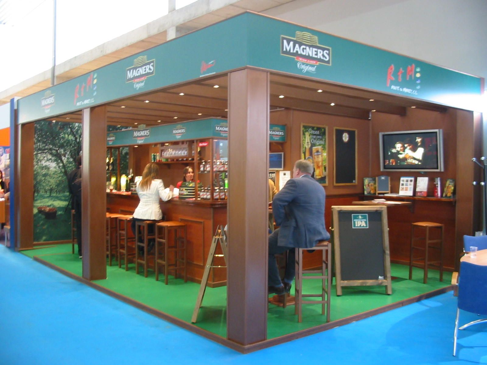 Open entrance to the tasting area — Magners · Alimentaria