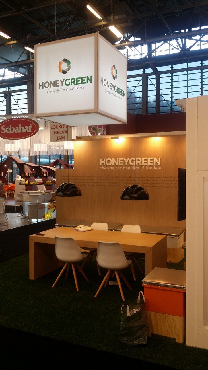 Frente de marca y área de conversación — Honey Green