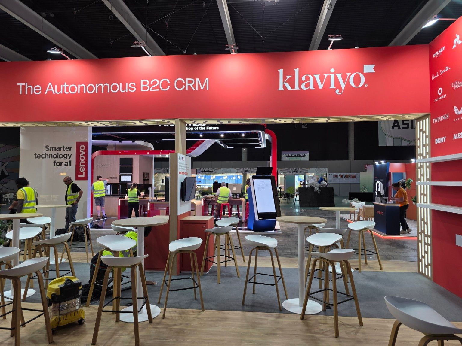 Klaviyo: stand en Shoptalk Europe 2026, Barcelona, en colaboración con Spiro. Vista 3.