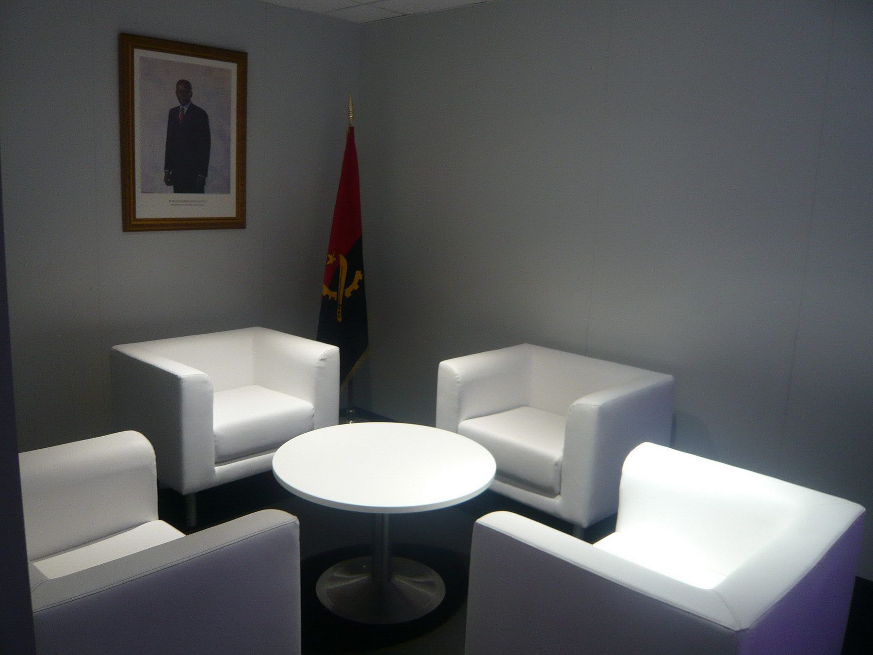 Meeting room with white armchairs — Angola · ITU