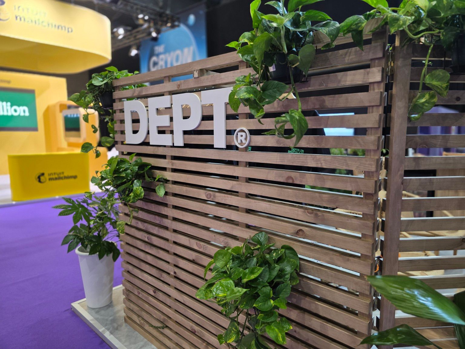 DEPT®: stand en Shoptalk Europe 2025, Barcelona, en colaboración con Spiro. Vista 7.
