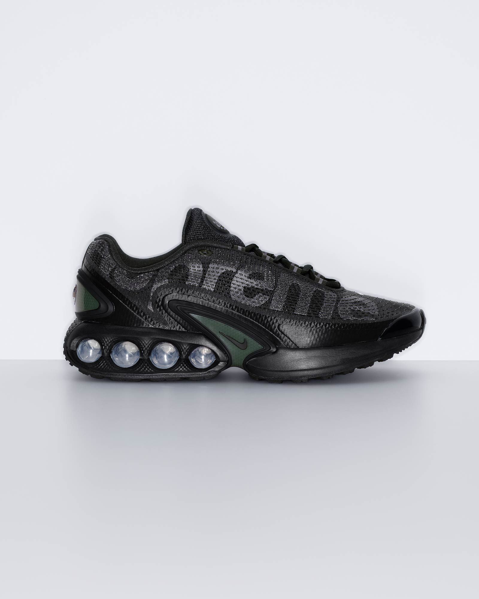 Nike Shox スニーカー　DN adidas supreme Supreme and Nike Are Bringing Shox Back | GQ