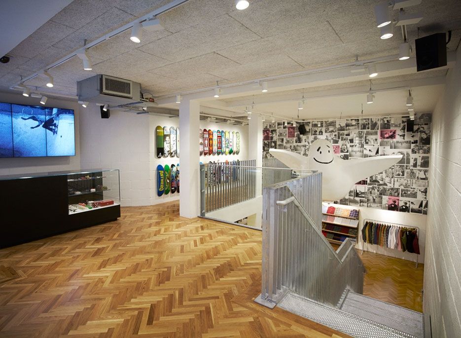 Supreme London – Gallery – Supreme