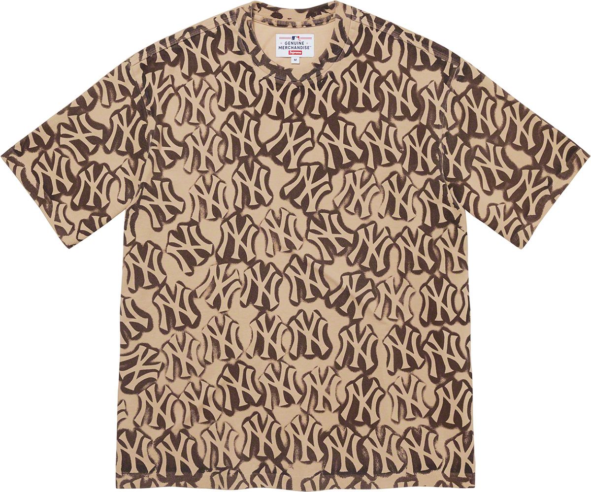 Fall/Winter 2021 Preview – Supreme