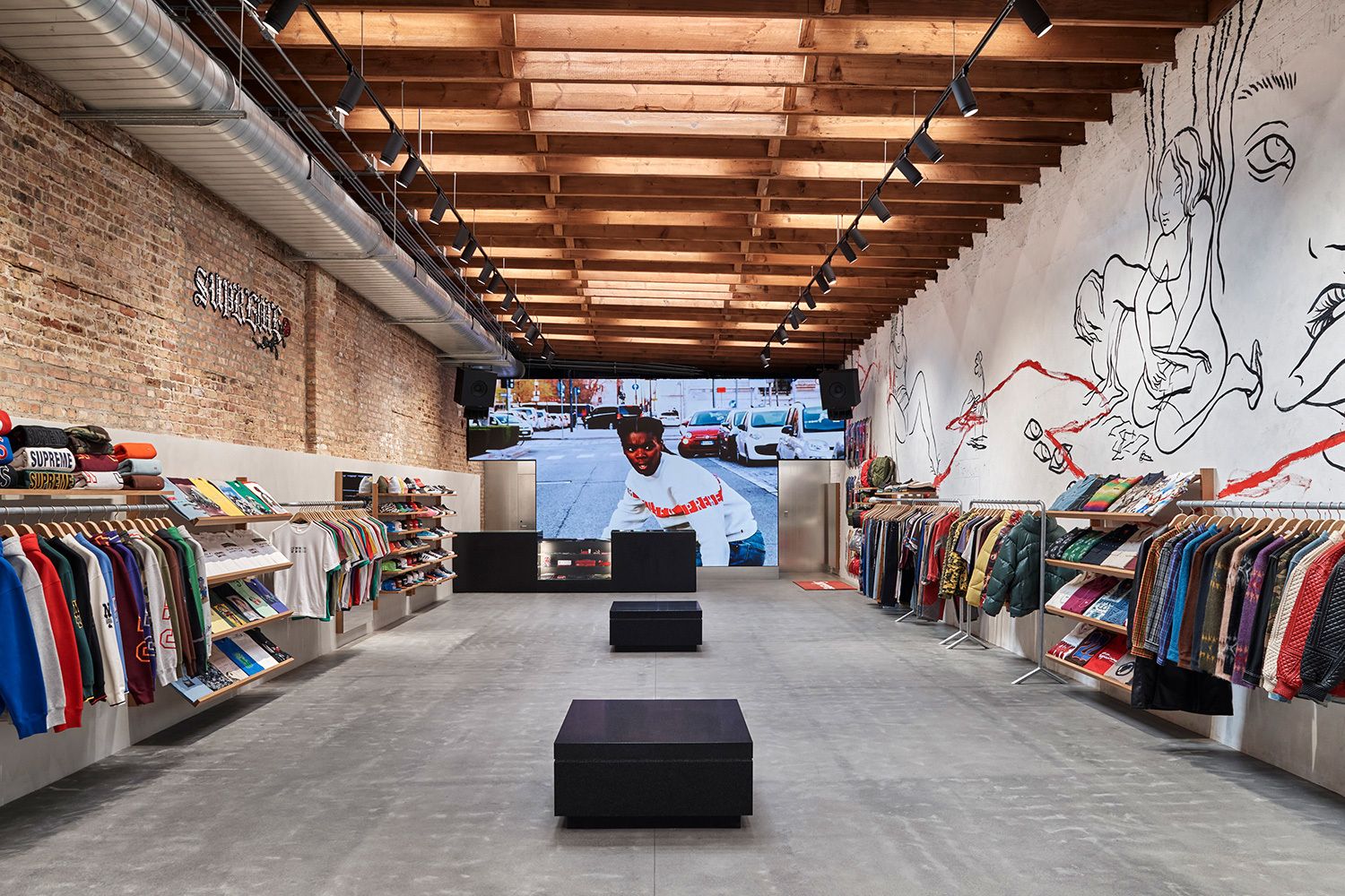 Supreme Chicago – Gallery – Supreme