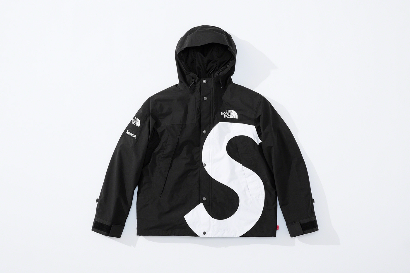 Waterproof, fully seam-sealed Dryvent nylon S Logo Mountain Jacket. (27/40)