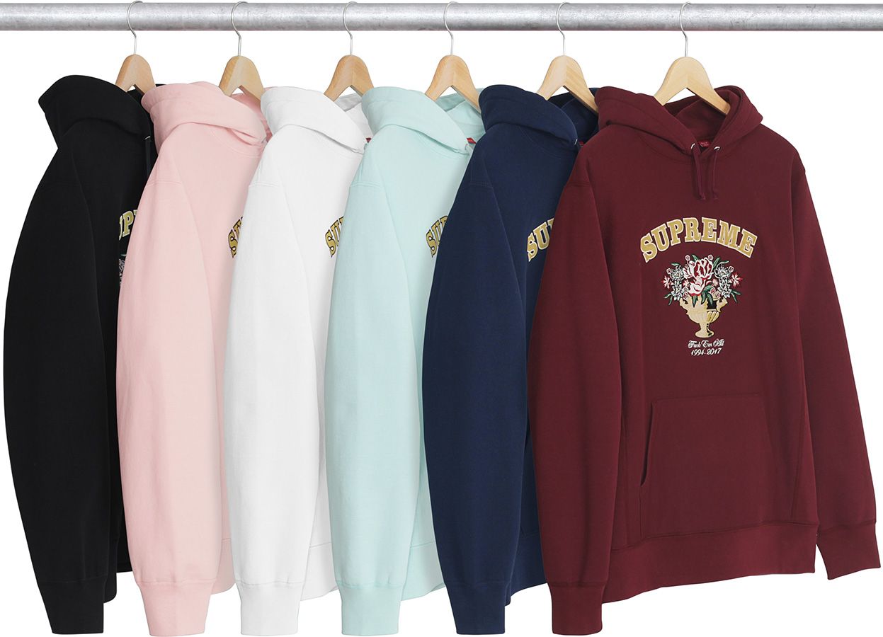 Centerpiece Hooded Sweatshirt – Supreme