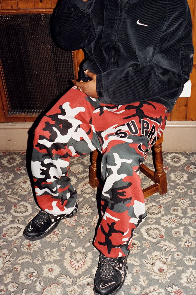 Nike x supreme pants hotsell