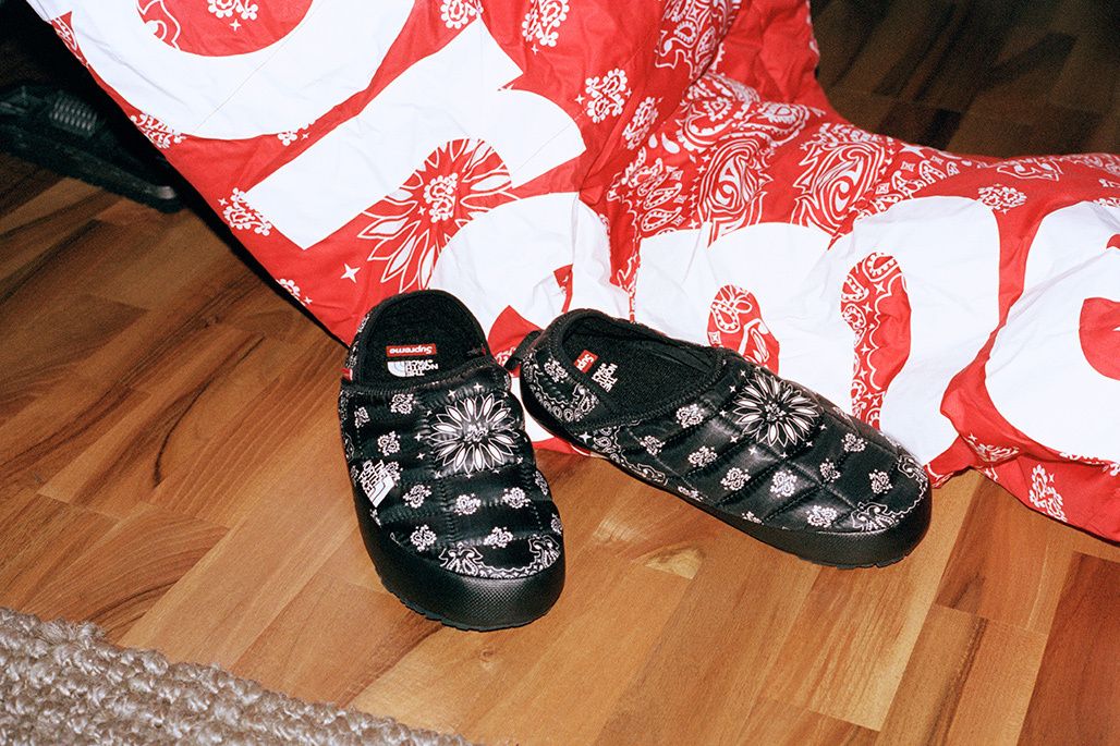 North face slippers shops supreme