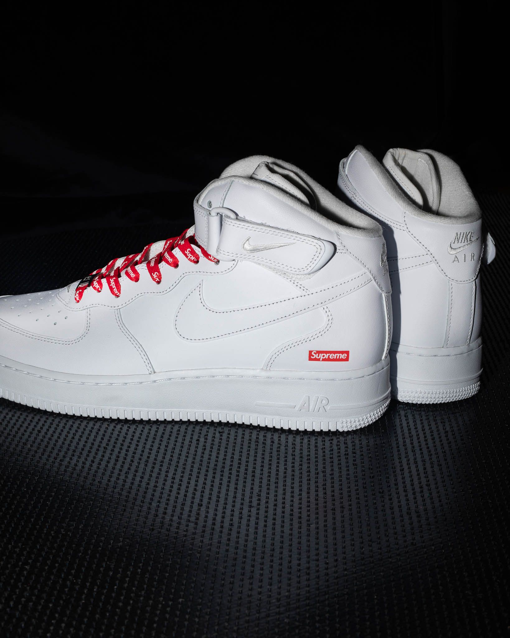 Af1 mid supreme hotsell