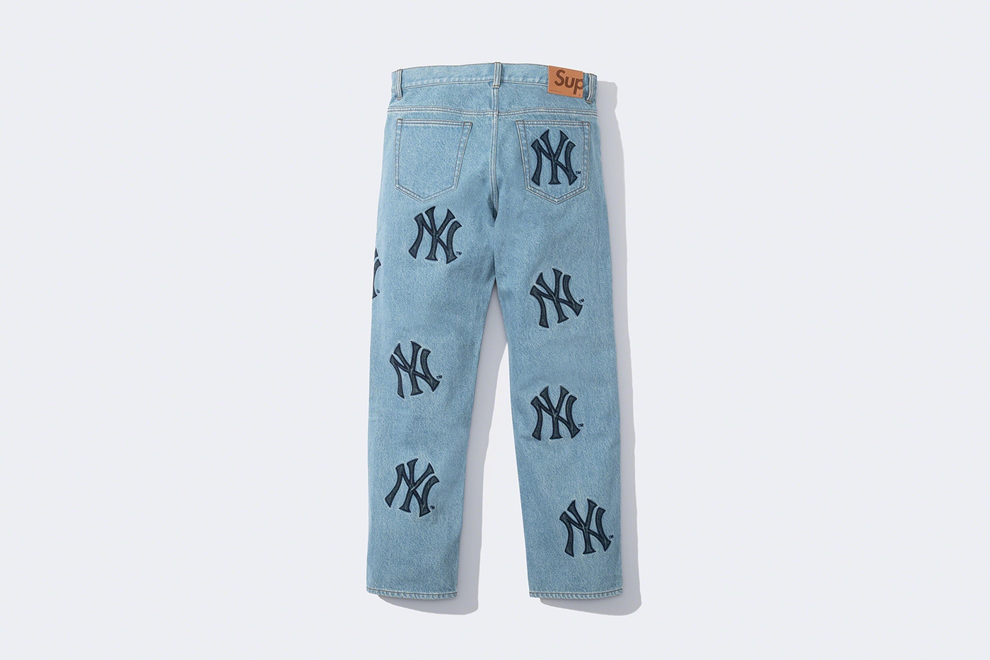 Regular Jean. Official Yankees™ merchandise made exclusively for Supreme. (30/36)
