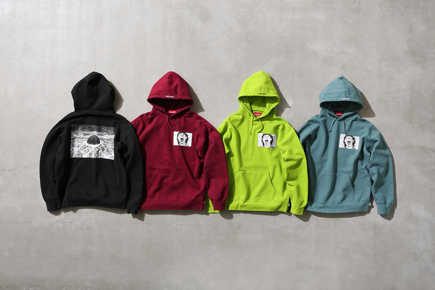 Hooded Sweatshirt with woven patches. (25/40)