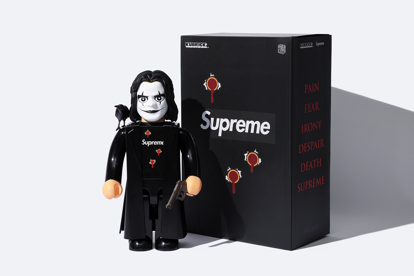 KUBRICK 1000%. © 2021 MEDICOM TOY. Made exclusively for Supreme. (60/61)