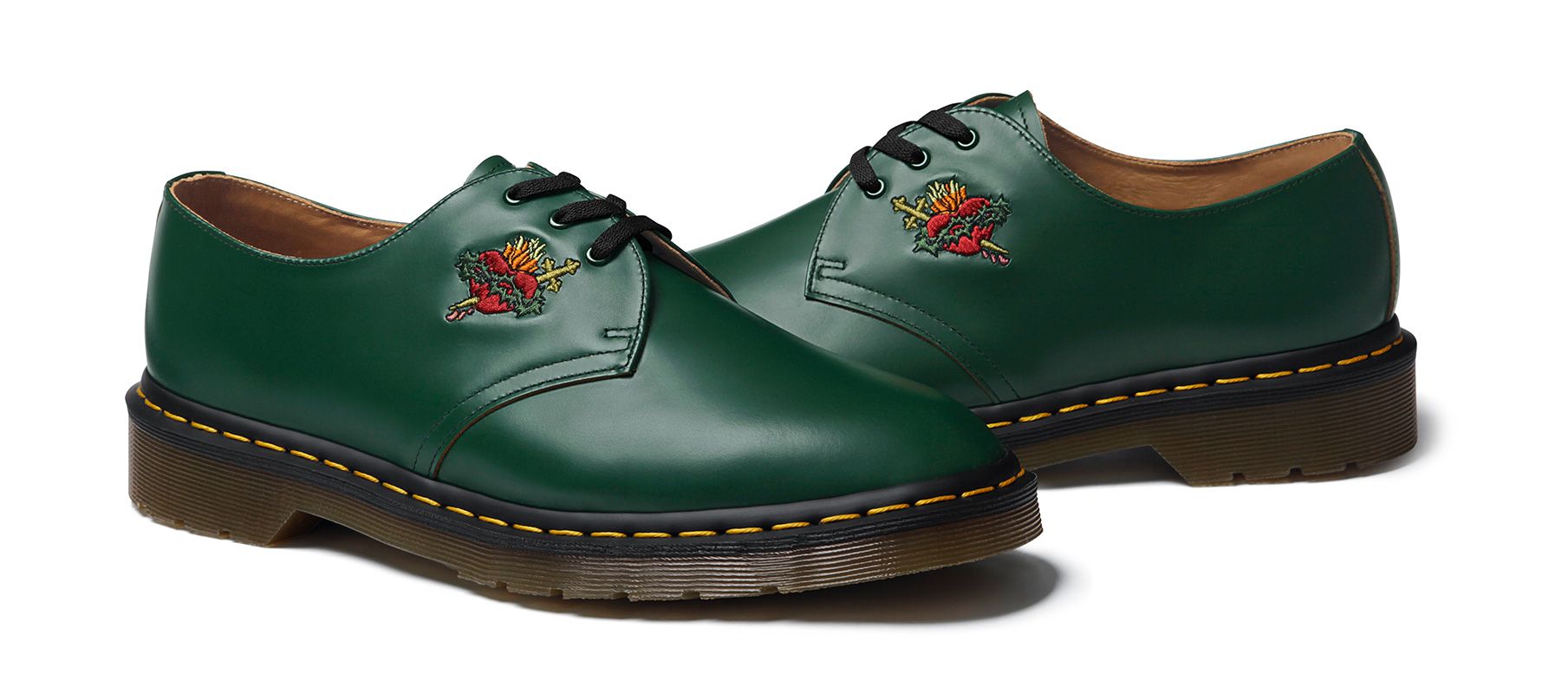 靴 supreme Dr. Martens Sacred Heart 3 Eye Supreme Dr. Martens Sacred Heart 3-Eye Shoe (FW17) - $168