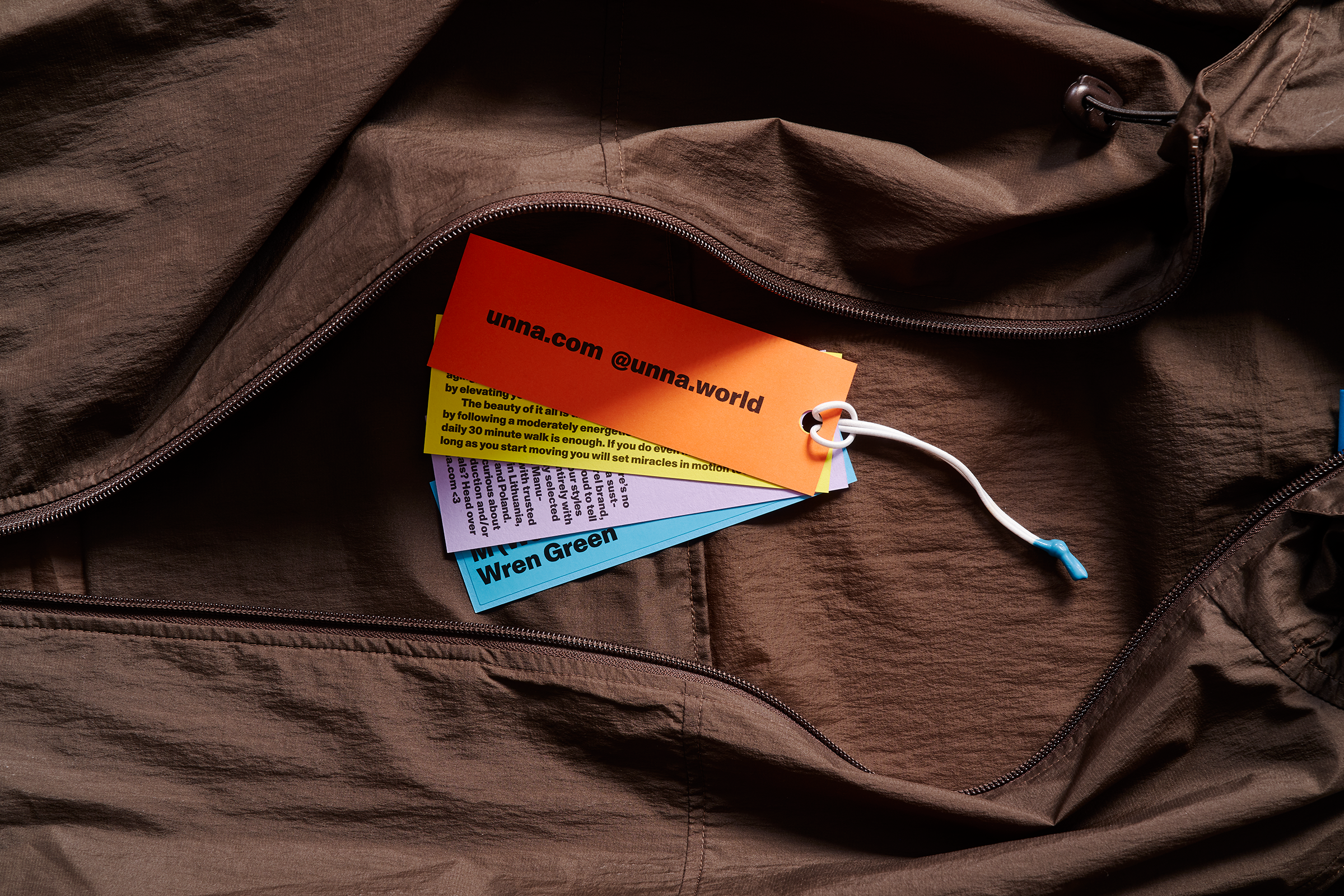 UNNA Hangtag