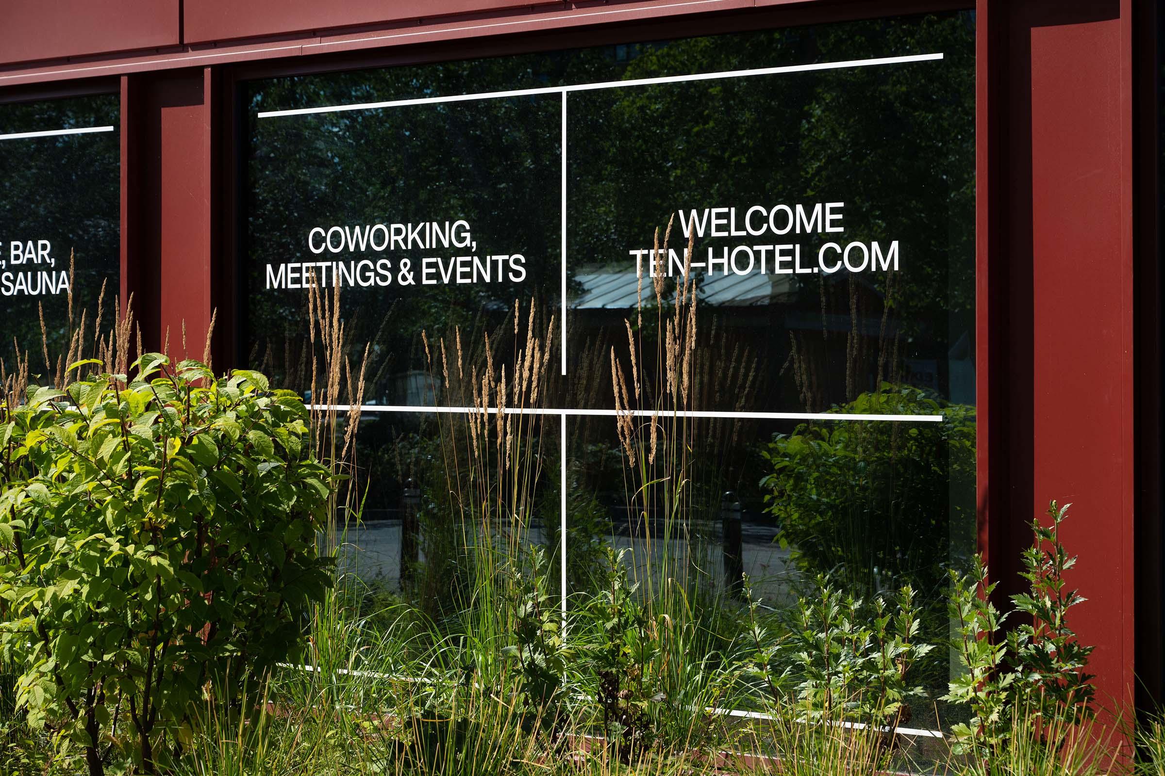TEN HOTEL Windoes