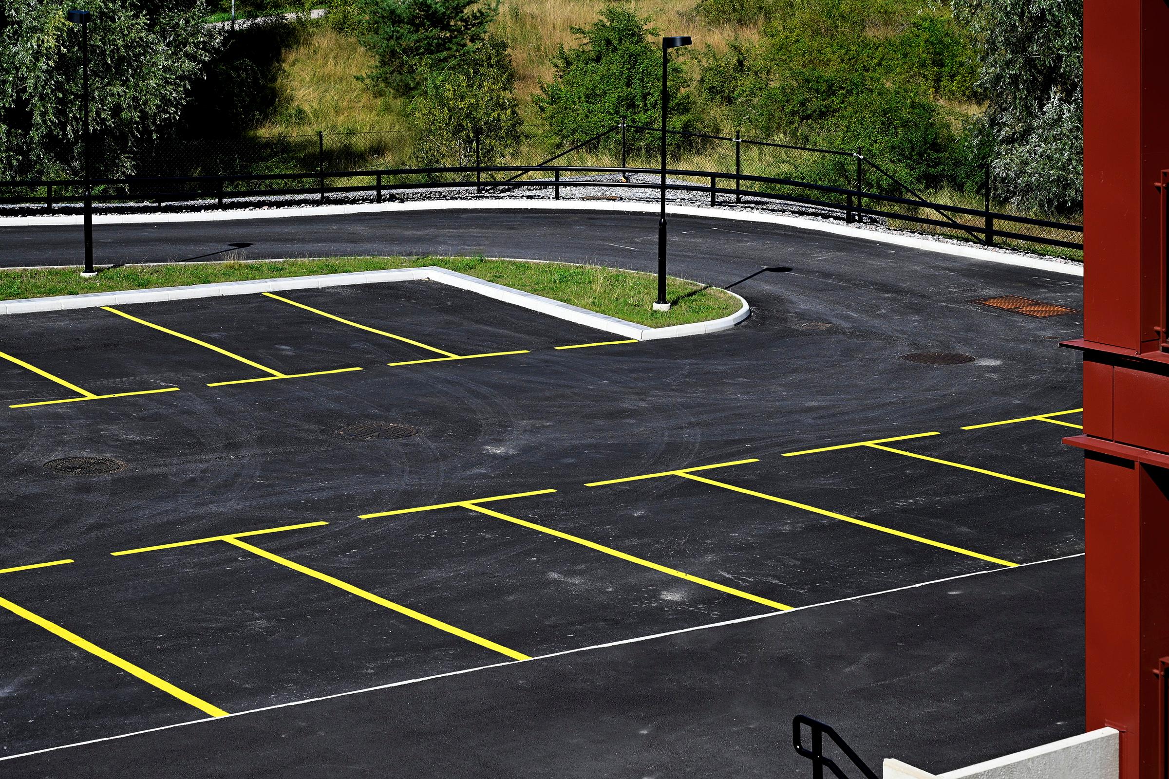 TEN HOTEL Parking