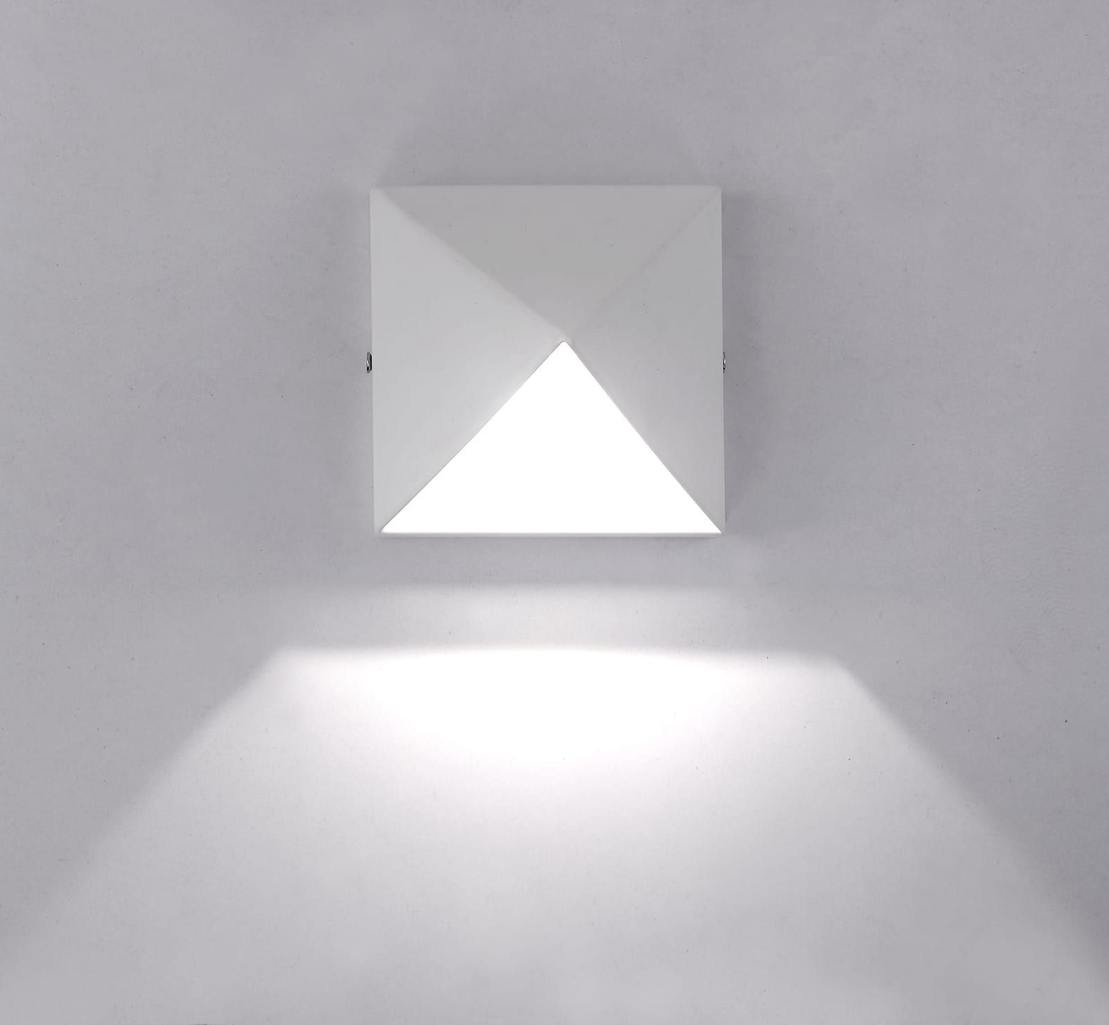Dekorativna zidna lampa — SP Group