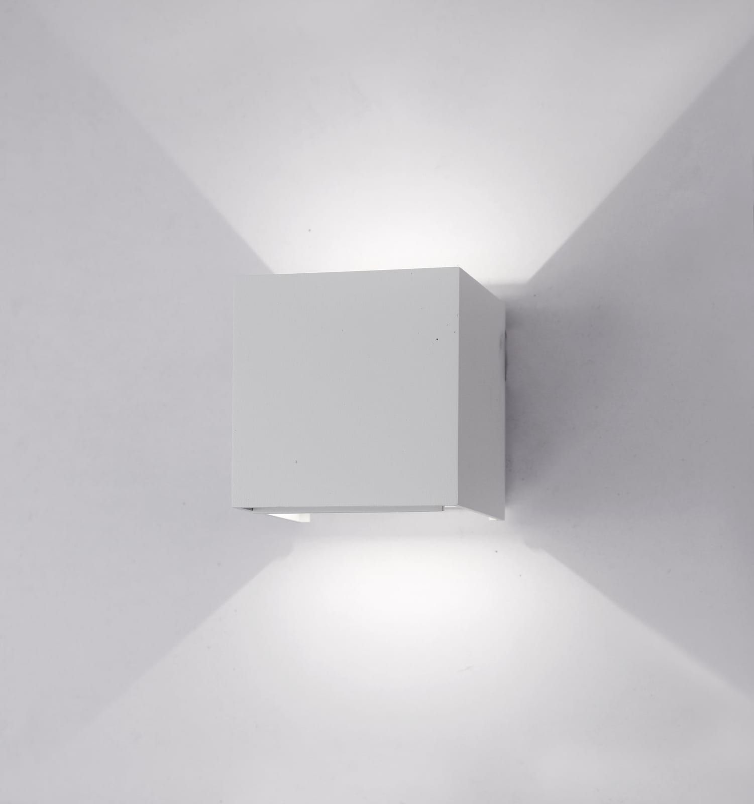Dekorativna zidna lampa — SP Group