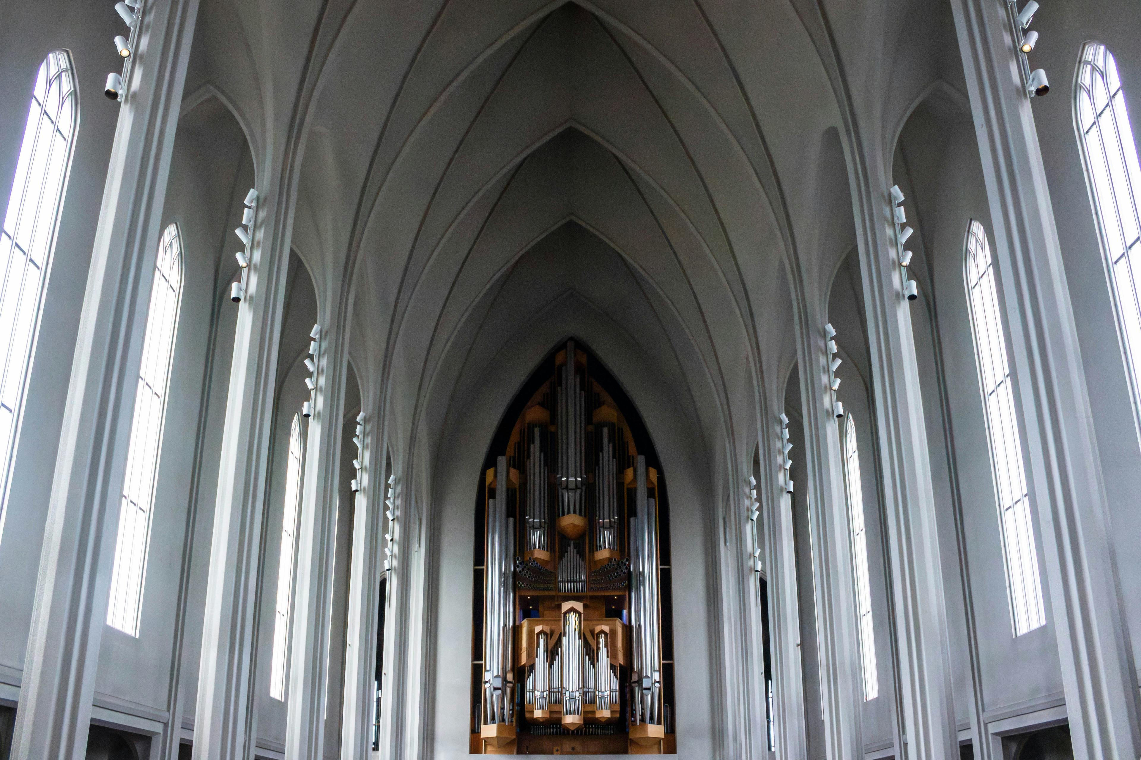 Interior of Hallgrímskirkja church featuring its tall, vaulted ceilings and grand pipe organ.