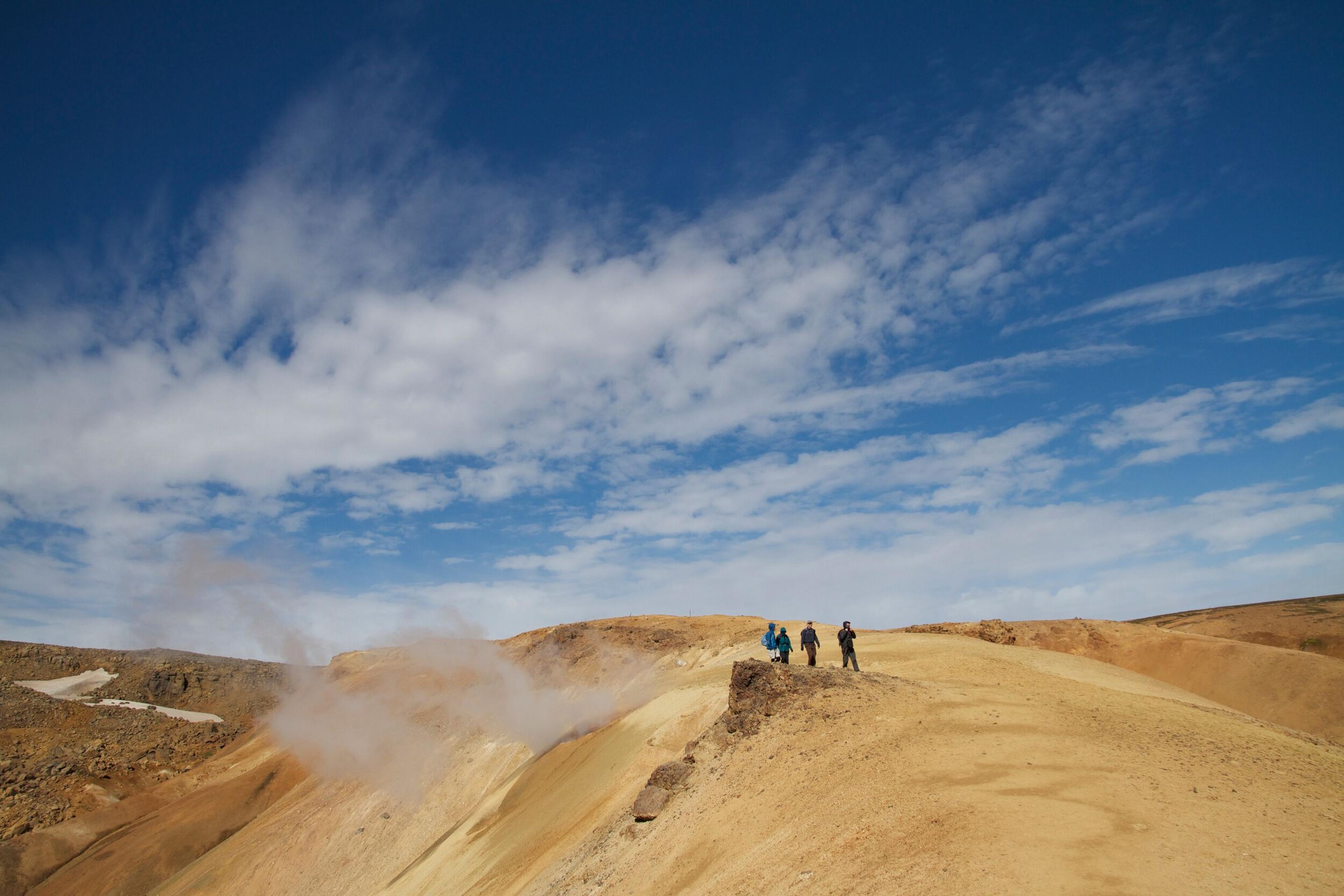 Group of people walking on a ryholite mountain