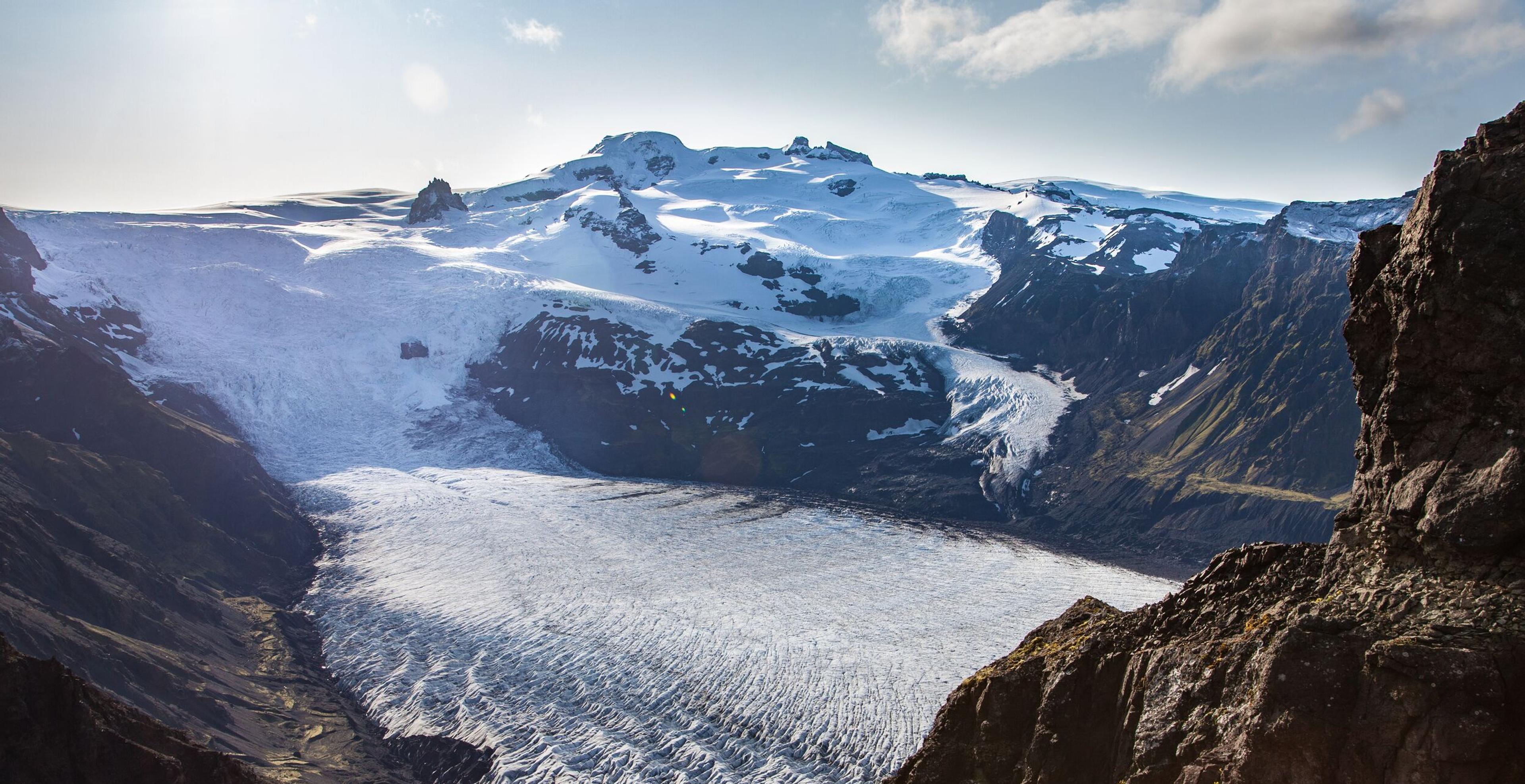 View of Hvannadalshnúkur peak in Vatnajökull with an adjacent outlet glacier.