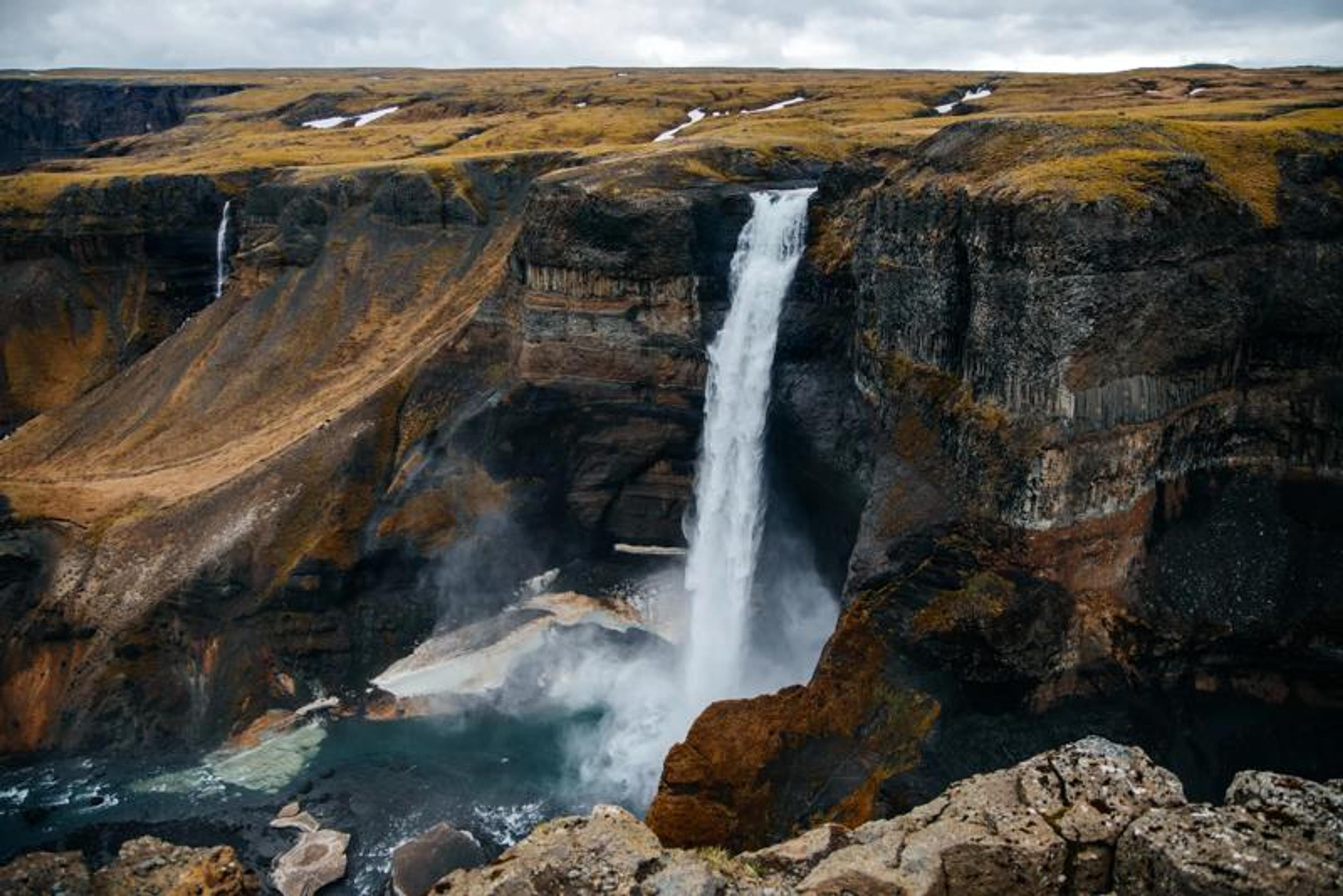 Haifoss waterfall from above