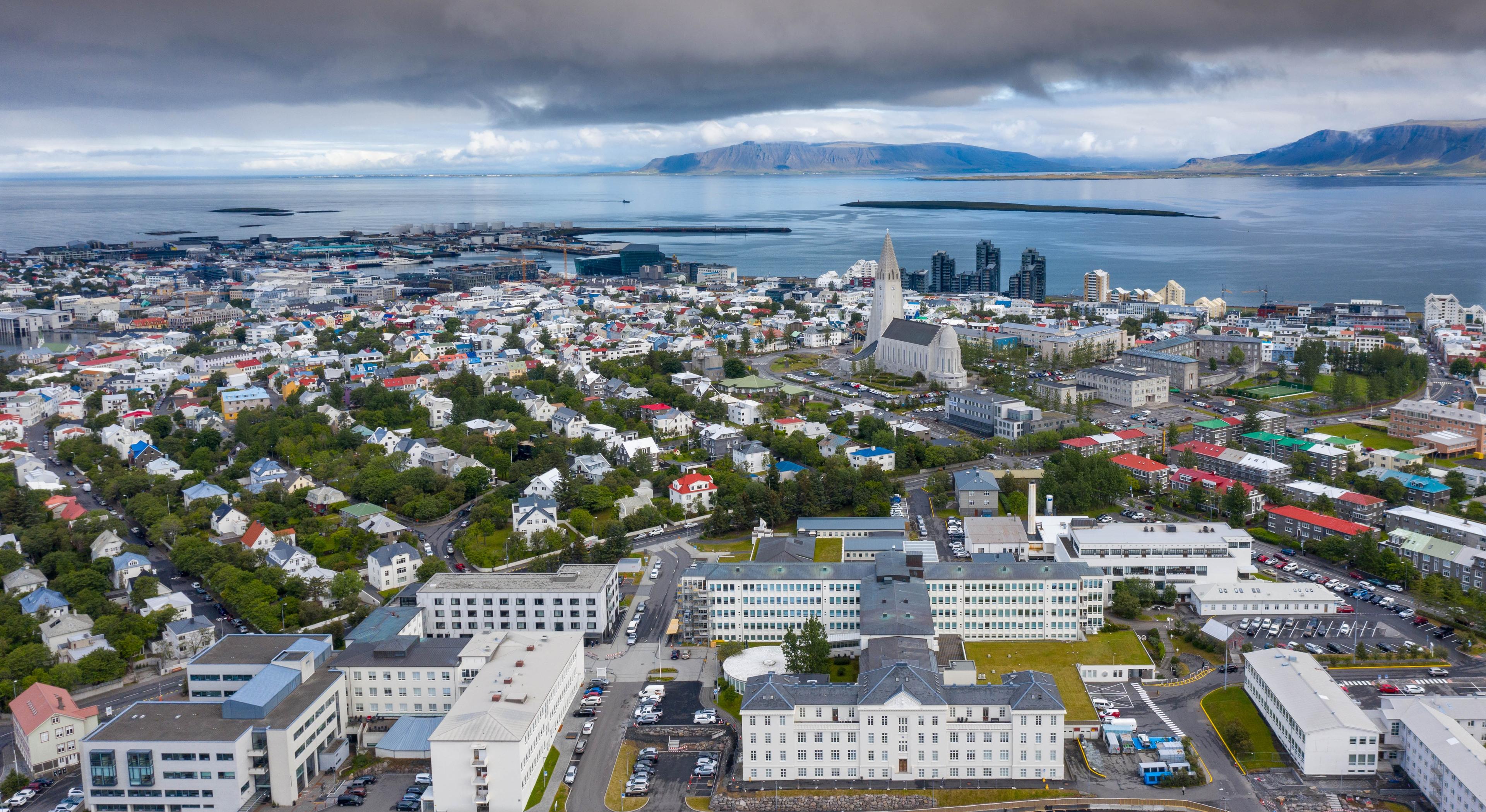 An aerial picture of Hallgrymskirkja and Reykjavík downtown on a summer day