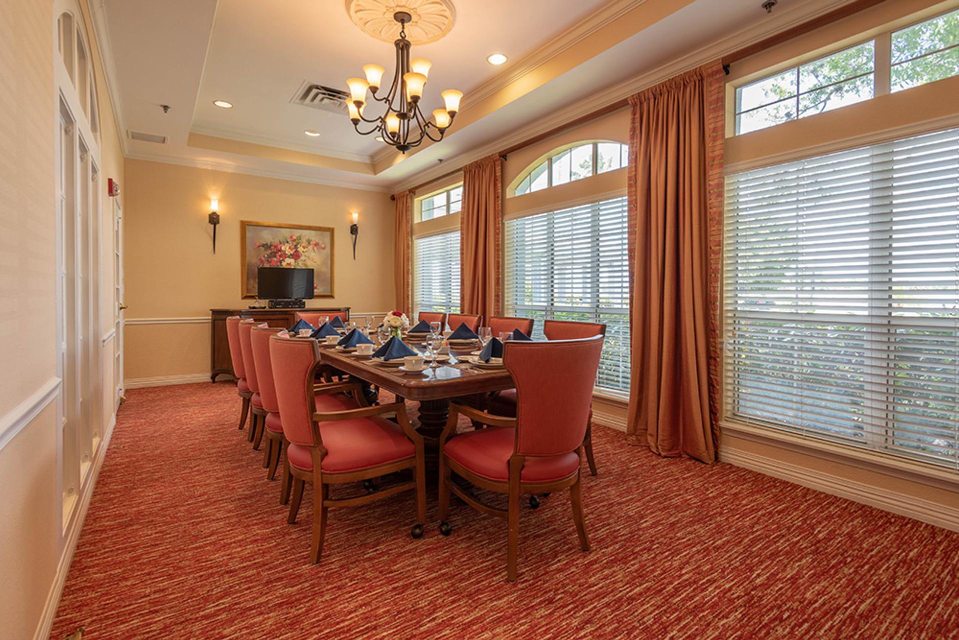 AdviniaCare dining room